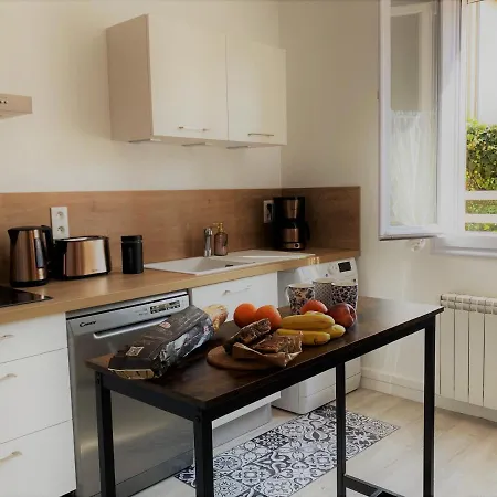 De La Riviere Avec Patio Et Parking Centre Le Mans