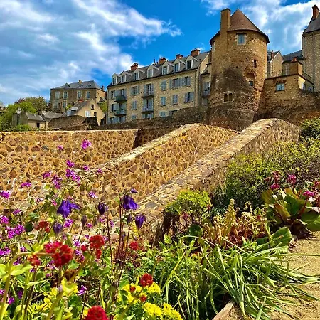 De La Riviere Avec Patio Et Parking Centre