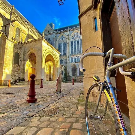 De La Riviere Avec Patio Et Parking Centre Vakantiehuis