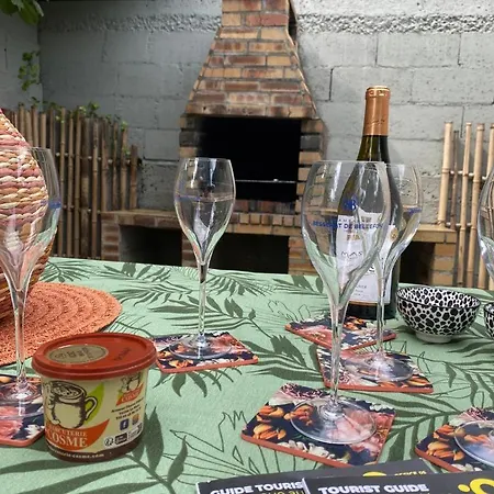 De La Riviere Avec Patio Et Parking Centre *