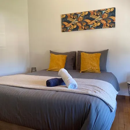 De La Rivière Avec Patio Et Parking Centre Le Mans