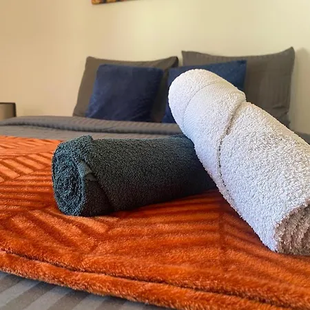 Hébergement de vacances De La Rivière Avec Patio Et Parking Centre *