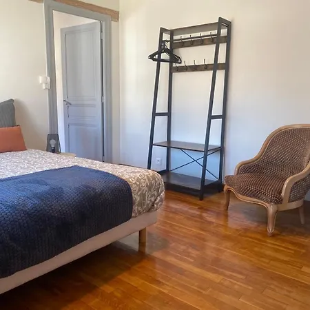 De La Riviere Avec Patio Et Parking Centre *