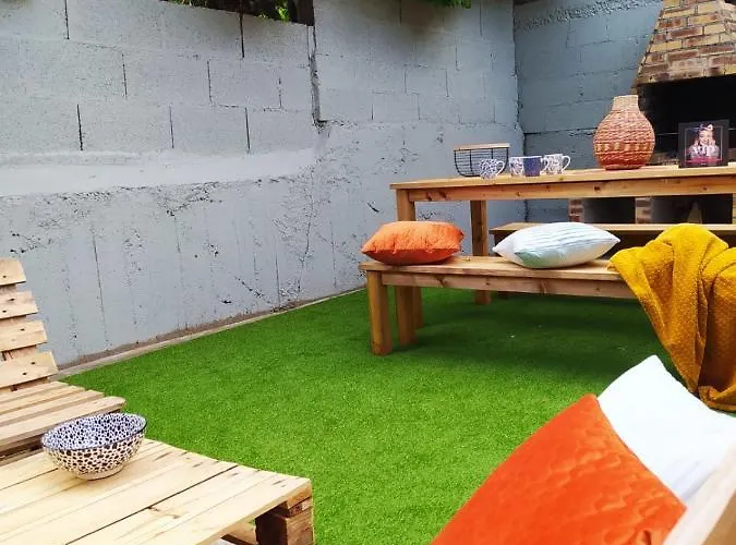 De La Riviere Avec Patio Et Parking Centre *