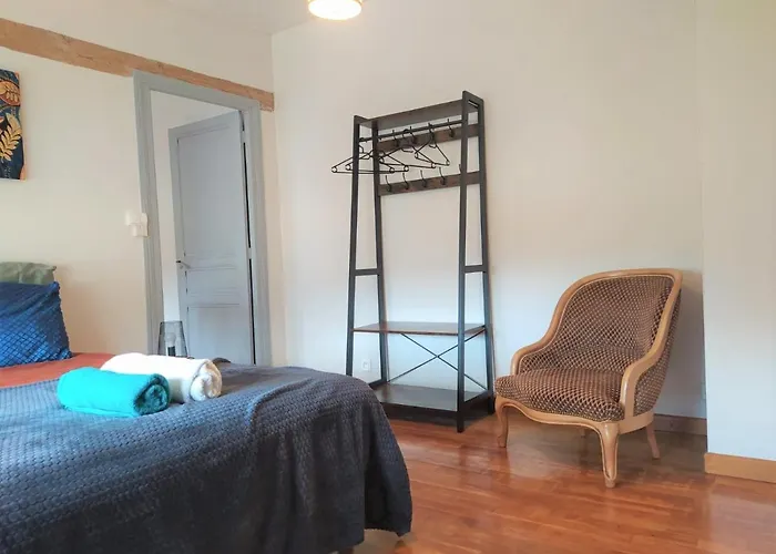 De La Rivière Avec Patio Et Parking Centre Le Mans