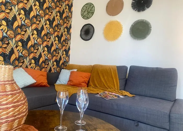 De La Riviere Avec Patio Et Parking Centre