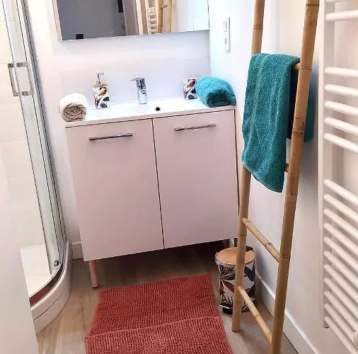 Casa de Férias De La Riviere Avec Patio Et Parking Centre Le Mans