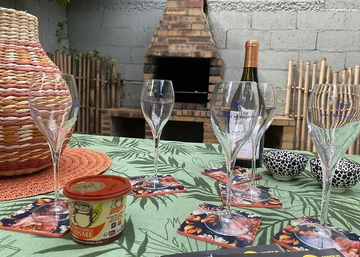 De La Riviere Avec Patio Et Parking Centre *