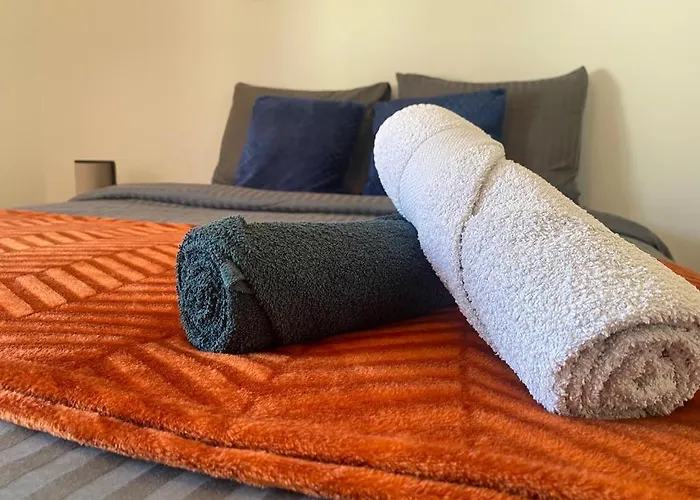 Hébergement de vacances De La Rivière Avec Patio Et Parking Centre *